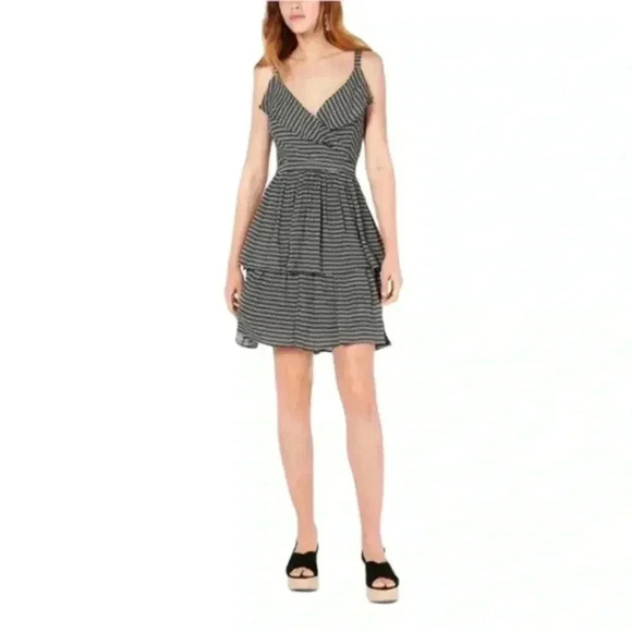 New Bar lll Dress Fit and Flare Ruffled Sleeveless Black White‎ Sz, 10 - Picture 1 of 10